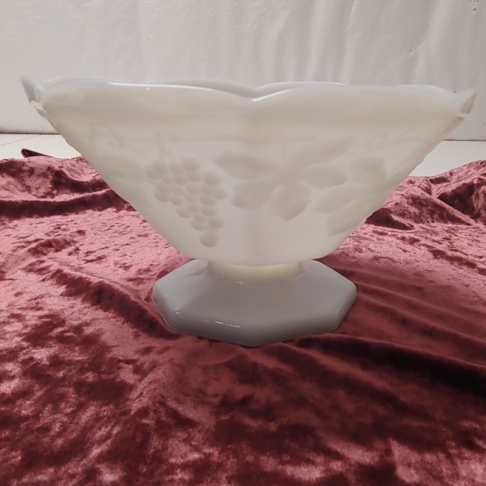 Vintage Westmoreland Milk Glass Pedestal Fruit Bowl!!!